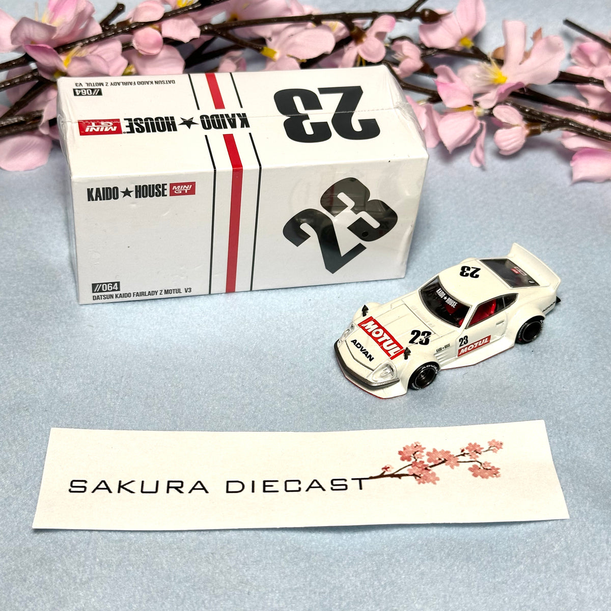 1/64 Mini GT Kaido-House Datsun Fairlady Z 240Z 064 – Sakura Diecast