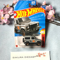 1/64 Hot Wheels Land Rover Defender 90 (Zamac)