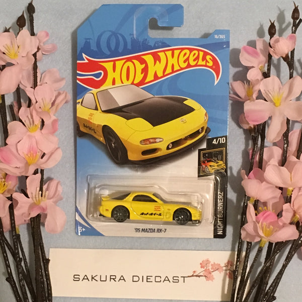 1/64 Hot Wheels ‘95 Mazda RX-7 FD (yellow)